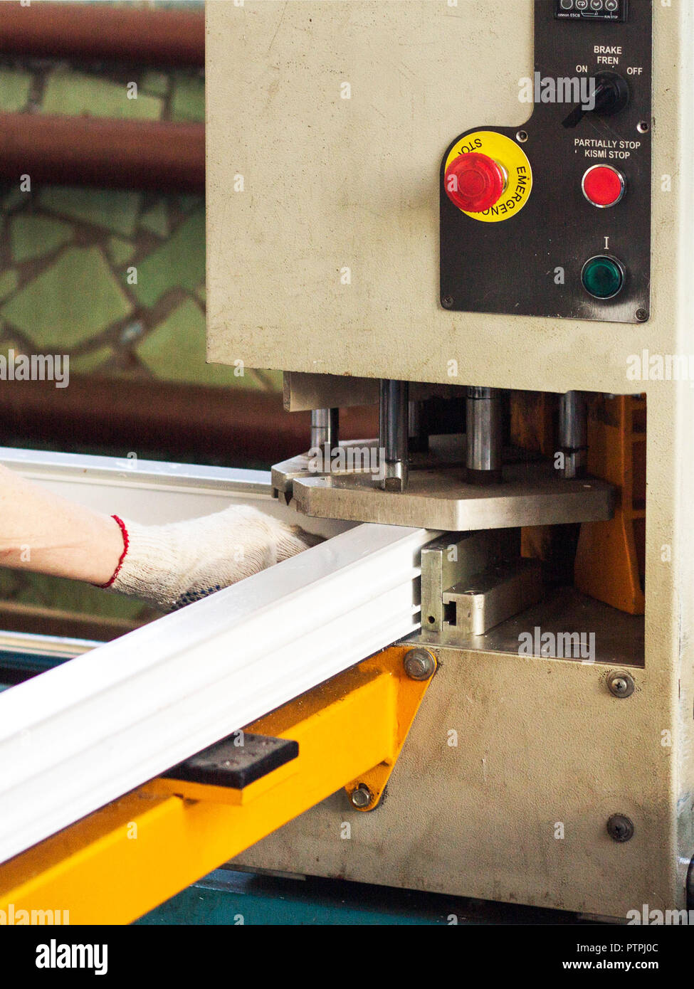 Production of pvc windows, gluing of plastic corners of windows ...