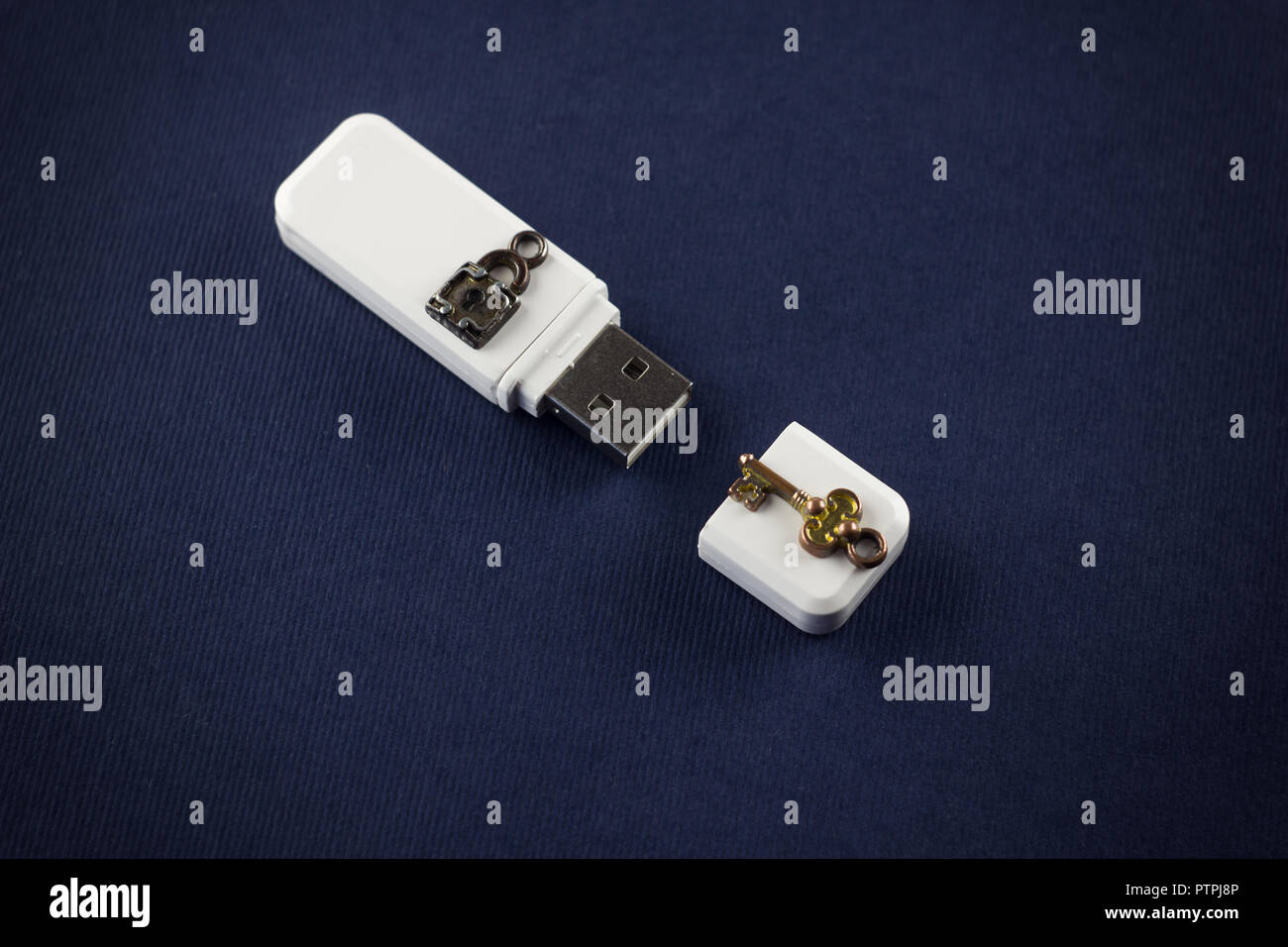 Flash lock hi-res stock photography and images - Alamy