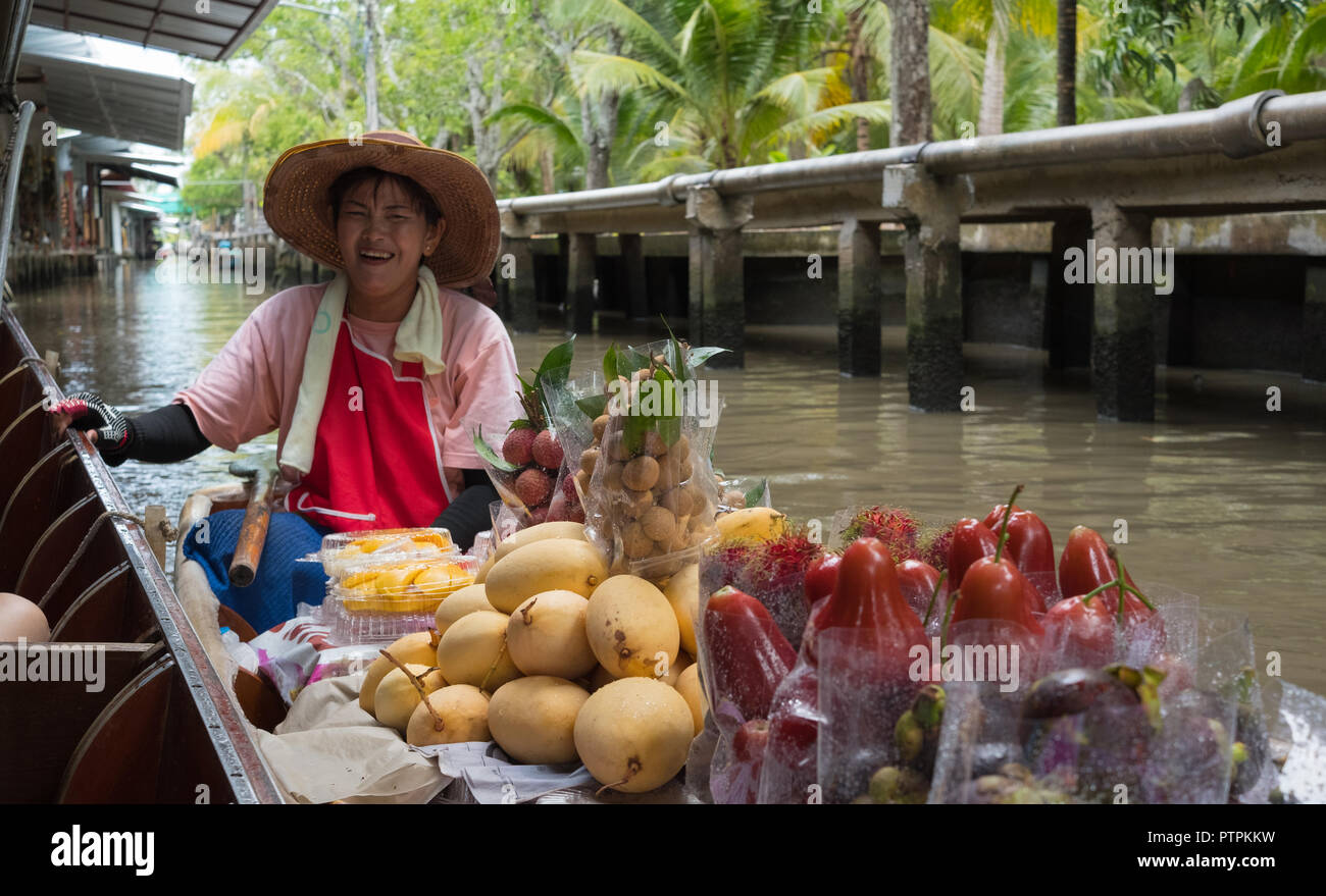 Lady selling mango with sticky rice, Lao Tak Lak Floating Market