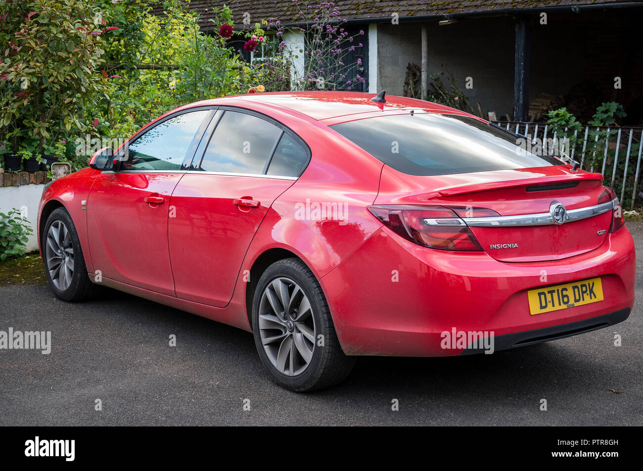 Red Vauxhall Insignia SRi cdi saloon car showing three quarter rear  near-side view in UK Stock Photo - Alamy