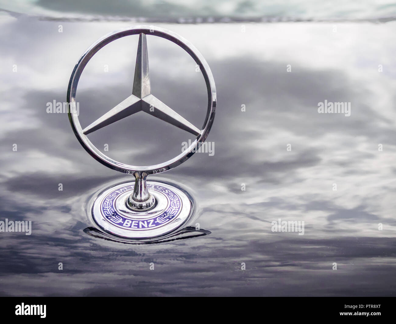 Mercedes Benz Daimler Chrysler Anstecknadel Badge IAA 87 silber Stern 