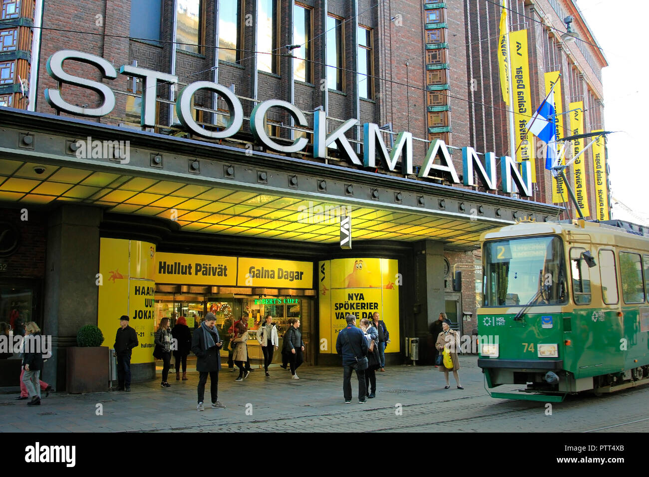 Helsinki, Finland - October 10, 2018: Crazy Days, the biannual, massive and popular 5-day sale event at Stockmann department store begins. In photo the yellow entrance of Stockmann's flagship store in Helsinki. Credit: Taina Sohlman/Alamy Live News Stock Photo