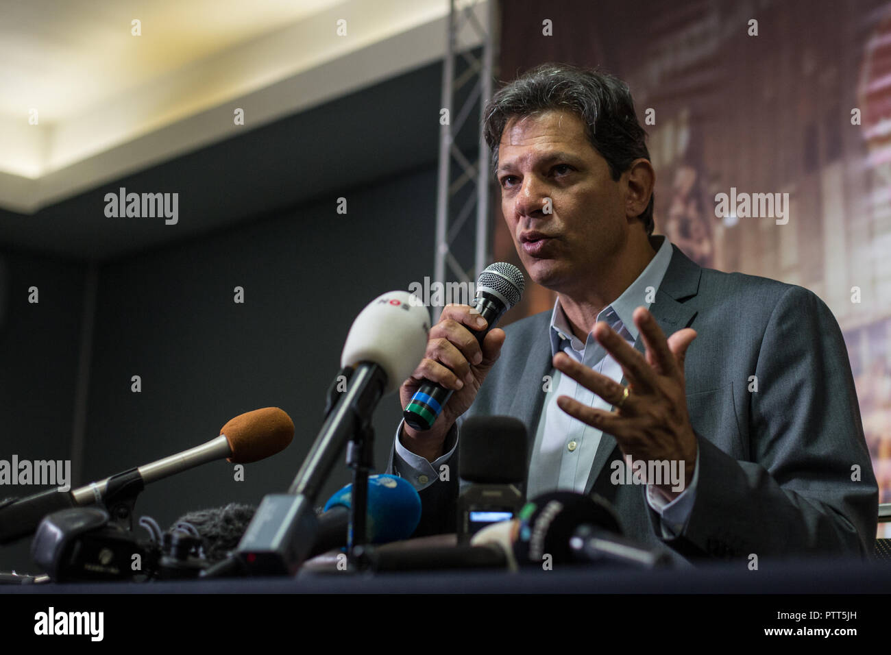 Sao Paulo, Brazil. 10th Oct, 2018. 10 October 2018, Brazil, Sao Paulo: Fernando Haddad, candidate of the Labour Party for the office of Brazilian presidency, speaks at a press conference in Sao Paulo. Haddad called on his political opponent, the ultra-right Bolsonaro, to take part in a debate before the run-off. Credit: Warley Kenji/dpa/Alamy Live News Stock Photo