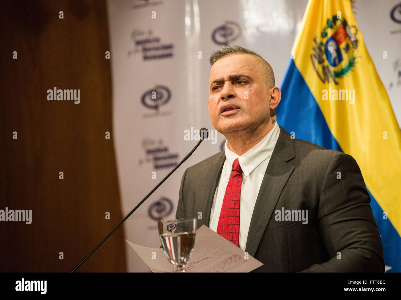 Caracas. Venezuela. 10th Oct 2018.  The Attorney General of Venezuela, Tarek William Saab, participates in a press conference where he gave details about the death of the opposition leader Fernando Albán, which occurred last Monday at the headquarters of the Bolivarian Intelligence Service in Caracas. (Marcos Salgado/Alamy Live News). Stock Photo