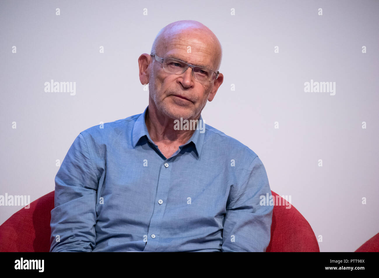 Frankfurt, Germany. 10th Oct, 2018. Günter Wallraff, German undercover journalist and Writer, in discussion to topic 'Das freie Wort unter Druck? Selbstzensur in Deutschland', engl. Free Speech under pressure? - self-censorship in Germany - at Frankfurt Book Fair, Frankfurter Buchmesse 2018. Credit: Christian Lademann / LademannMedia Stock Photo