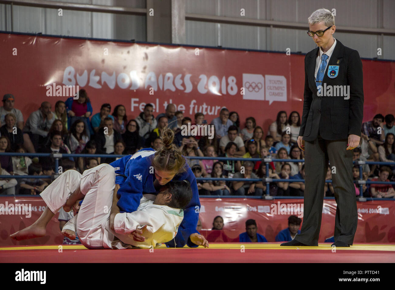 Buenos Aires, Buenos Aires, Argentina. 10th Oct, 2018. Finals of mixed international judo teams. The Italian Toniolo Veronica (Of blue), member of the team Beijing winner of the gold medal, faces the member of the Athens team, winner of the silver medal, the judoka of Madagascar Andriamifehy Mireille Credit: Roberto Almeida Aveledo/ZUMA Wire/Alamy Live News Stock Photo
