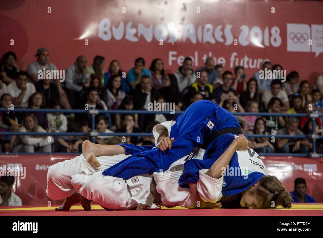 Buenos Aires, Buenos Aires, Argentina. 10th Oct, 2018. Finals of mixed international judo teams. The Italian Toniolo Veronica (Of blue), member of the team Beijing winner of the gold medal, faces the member of the Athens team, winner of the silver medal, the judoka of Madagascar Andriamifehy Mireille Credit: Roberto Almeida Aveledo/ZUMA Wire/Alamy Live News Stock Photo