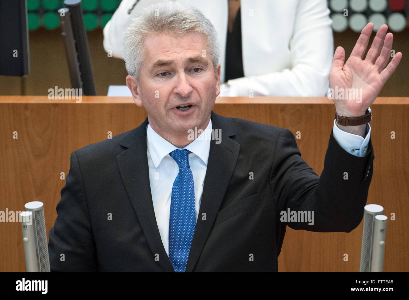11 October 2018, North Rhine-Westphalia, Duesseldorf: Andreas Pinkwart (FDP), Economics Minister of North Rhine-Westphalia, will speak during the debate in the state parliament. The state parliament debated structural change and structural support in the Rhineland lignite mining area. Photo: Federico Gambarini/dpa Stock Photo