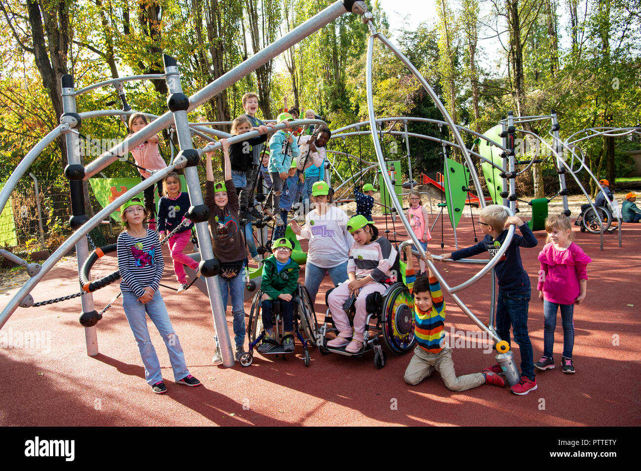 11 October 2018, North Rhine-Westphalia, Duisburg: Children stand together  for a group photo on a barrier-free playground that was opened in the  Marxloh district. Photo: Christophe Gateau/dpa Stock Photo - Alamy
