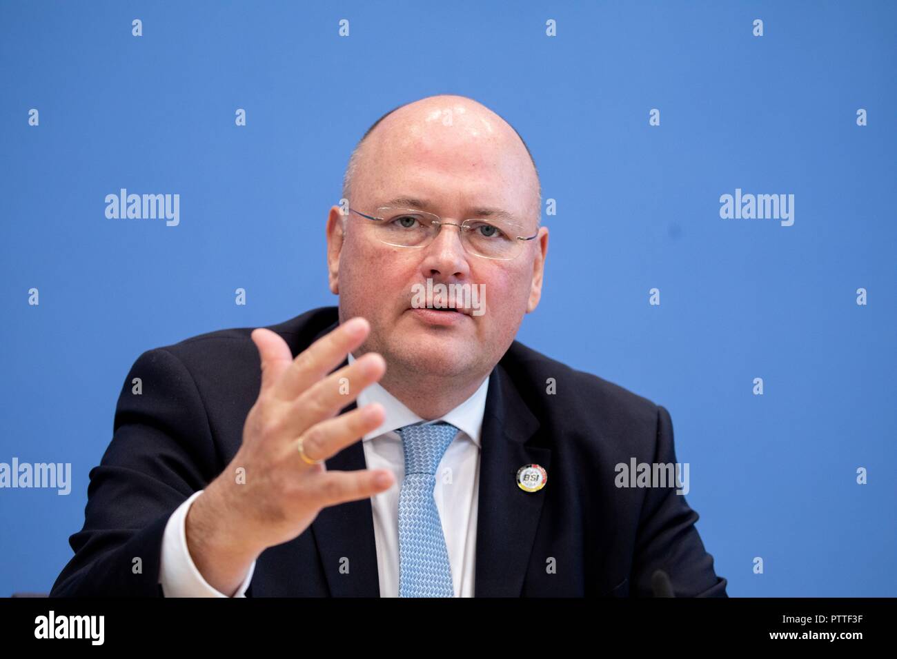 11 October 2018, Berlin: Arne Schönbohm, President of the Federal Office for Information Security (BSI), presents the BSI Management Report. The BSI is responsible for defending against cyber attacks and advises associations and companies. Photo: Kay Nietfeld/dpa Stock Photo