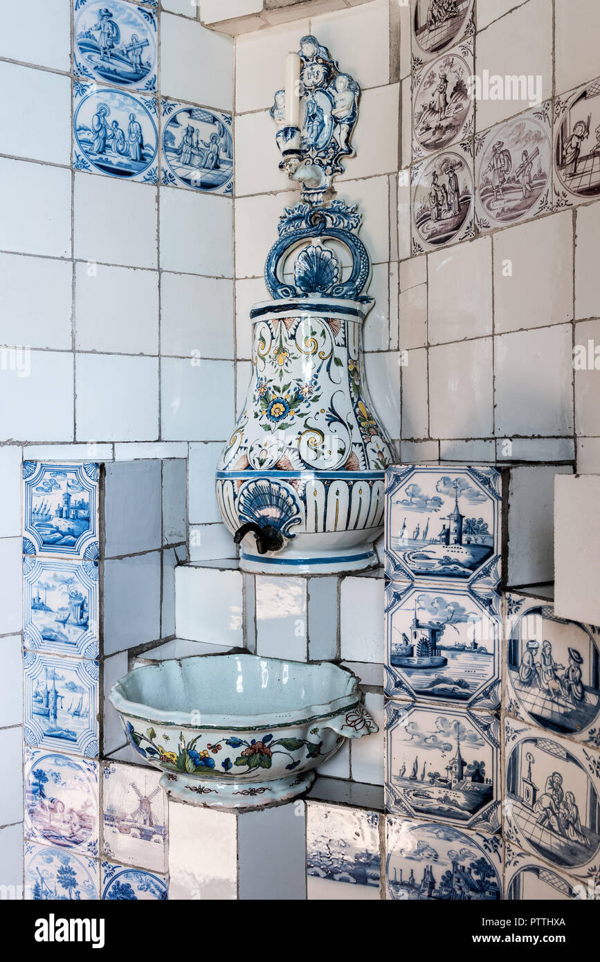 Dining room walls lined with delftware tiles in Hauteville House Stock Photo