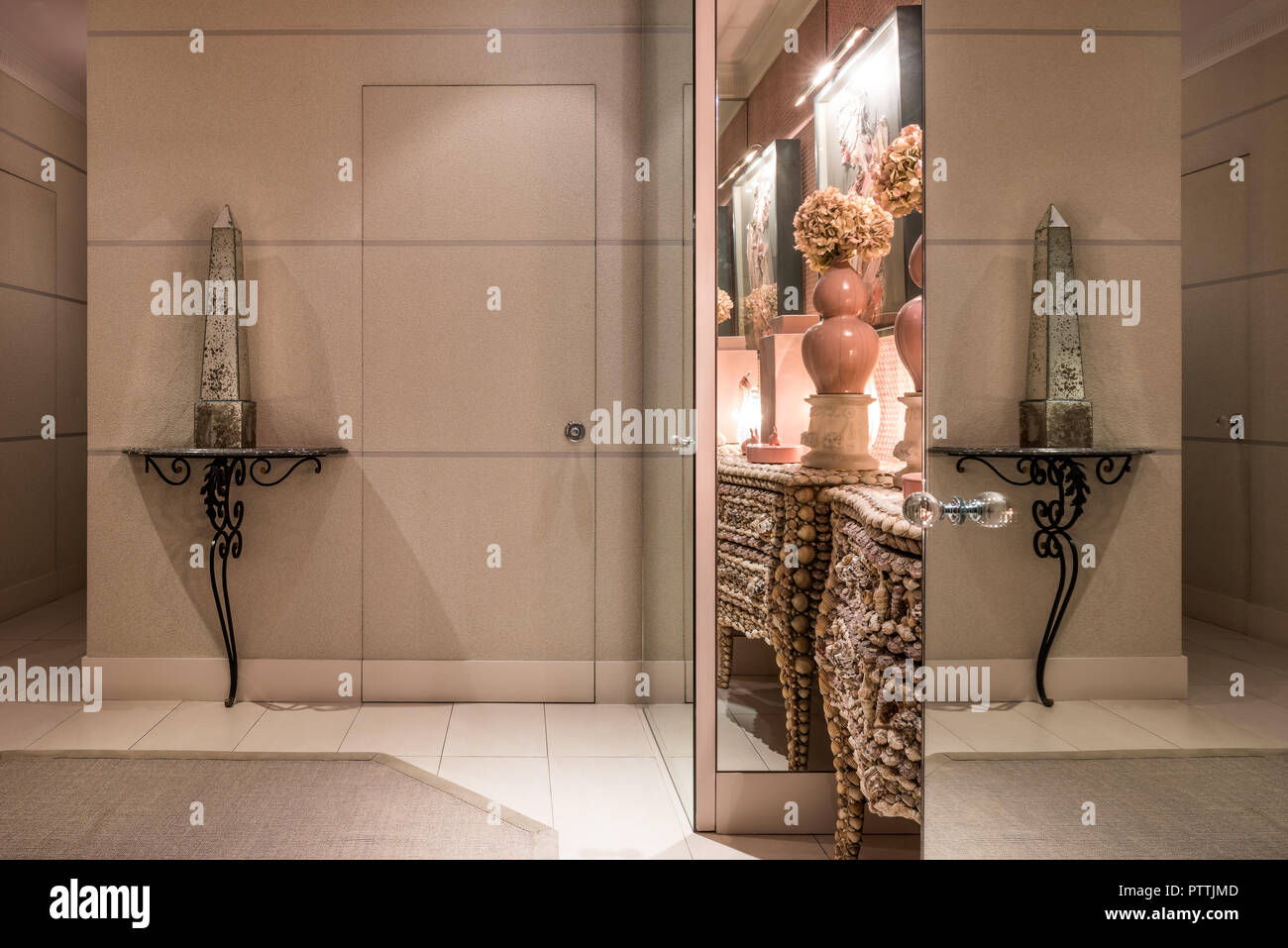 Entrance hall with ceramic pot by Joe Tilson and French shellcovered