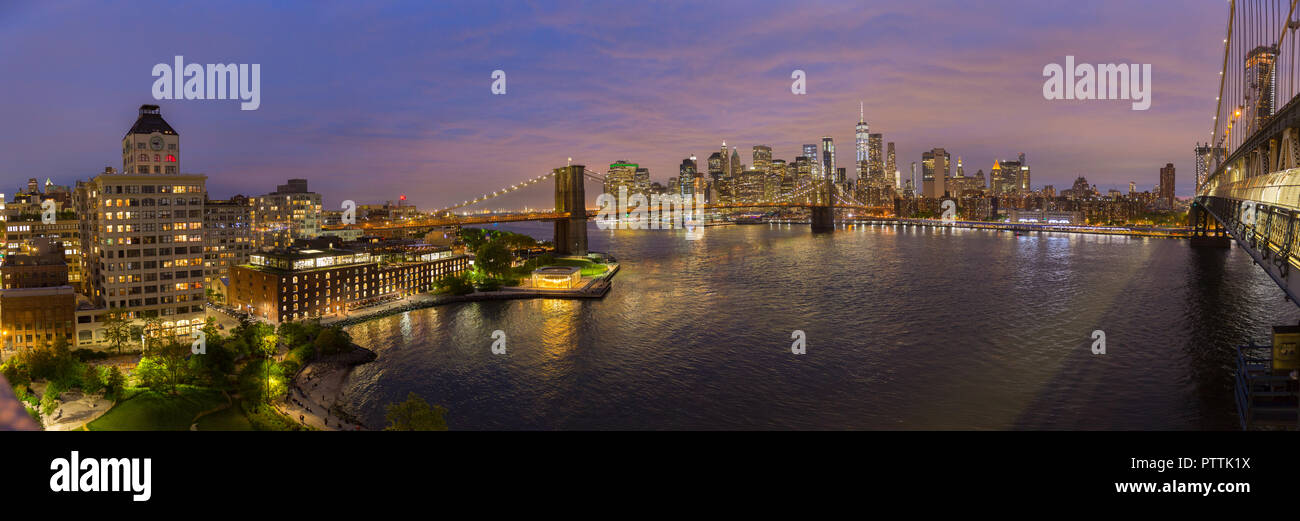 Brooklyn Bridge and Lower Manhattan skyline at night, New York city, USA. Stock Photo