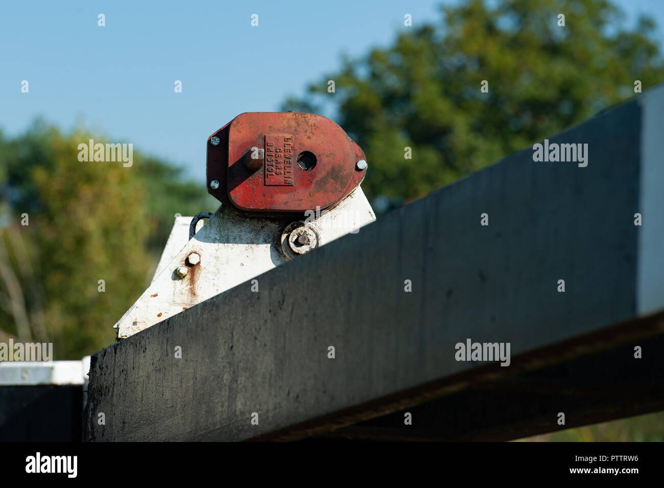 Gate paddle mechanism on balance beam on lock at Caen Hill Flight on the Kennet and Avon Canal, Devizes, Wiltshire, UK. Stock Photo