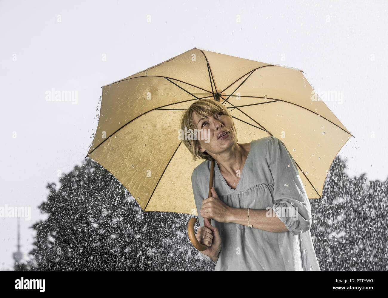 Regenschirm Regen High Resolution Stock Photography And Images Alamy