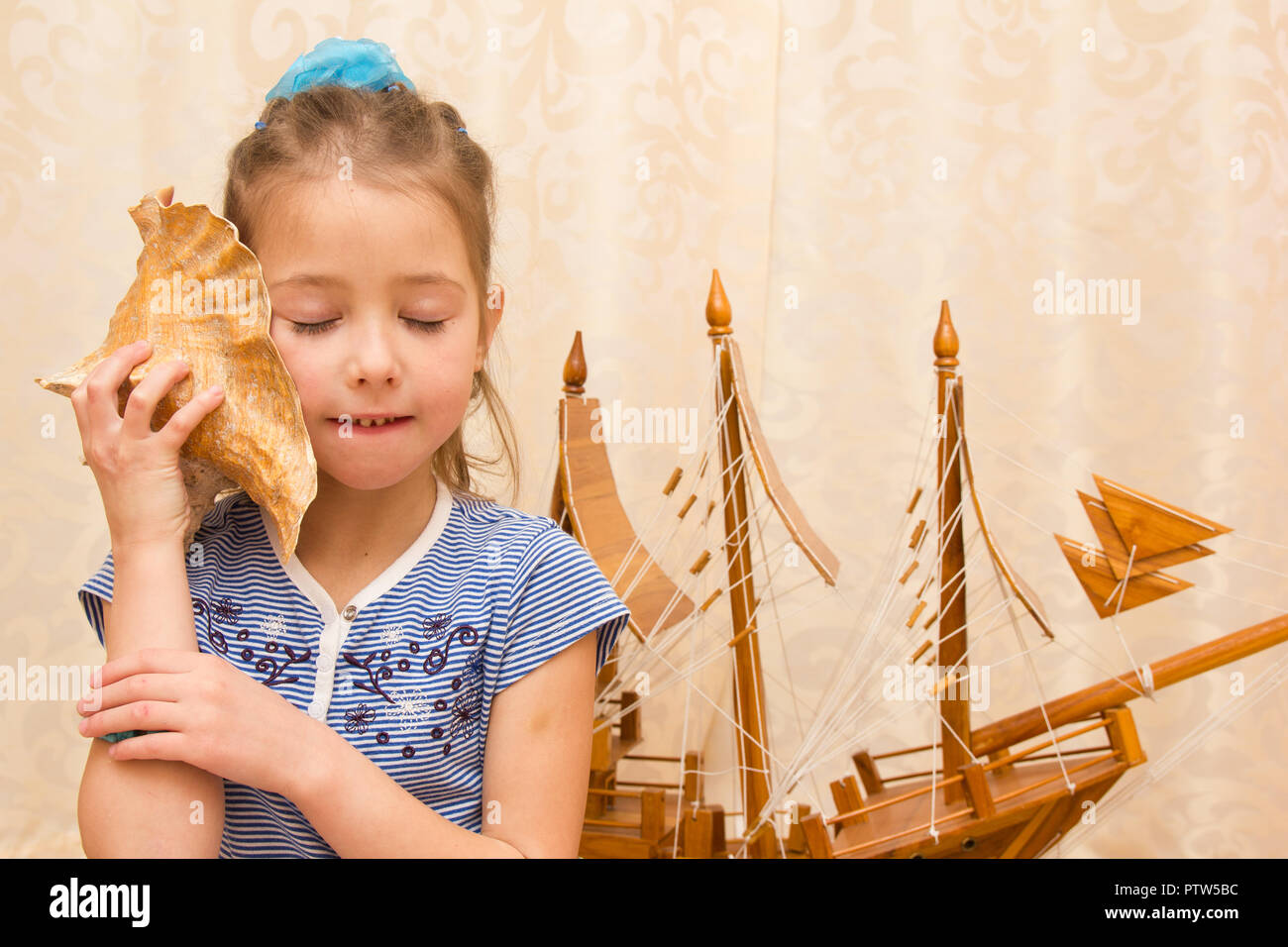 Seashell ear hires stock photography and images Alamy