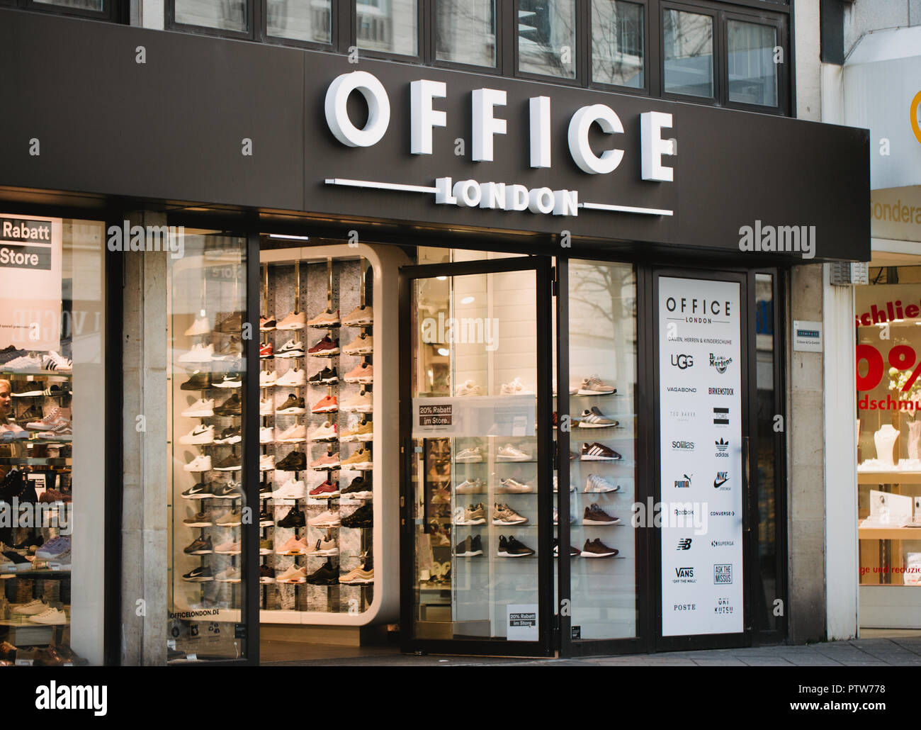 Nurnberg, Germany - April 5, 2018: Office London shop on the street in Old  Town Stock Photo - Alamy