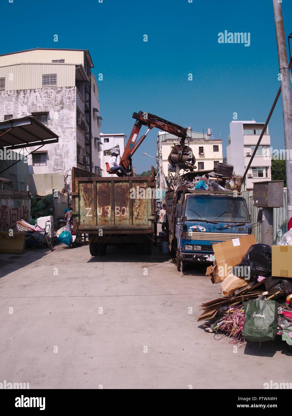 Recycling effort hi-res stock photography and images - Alamy