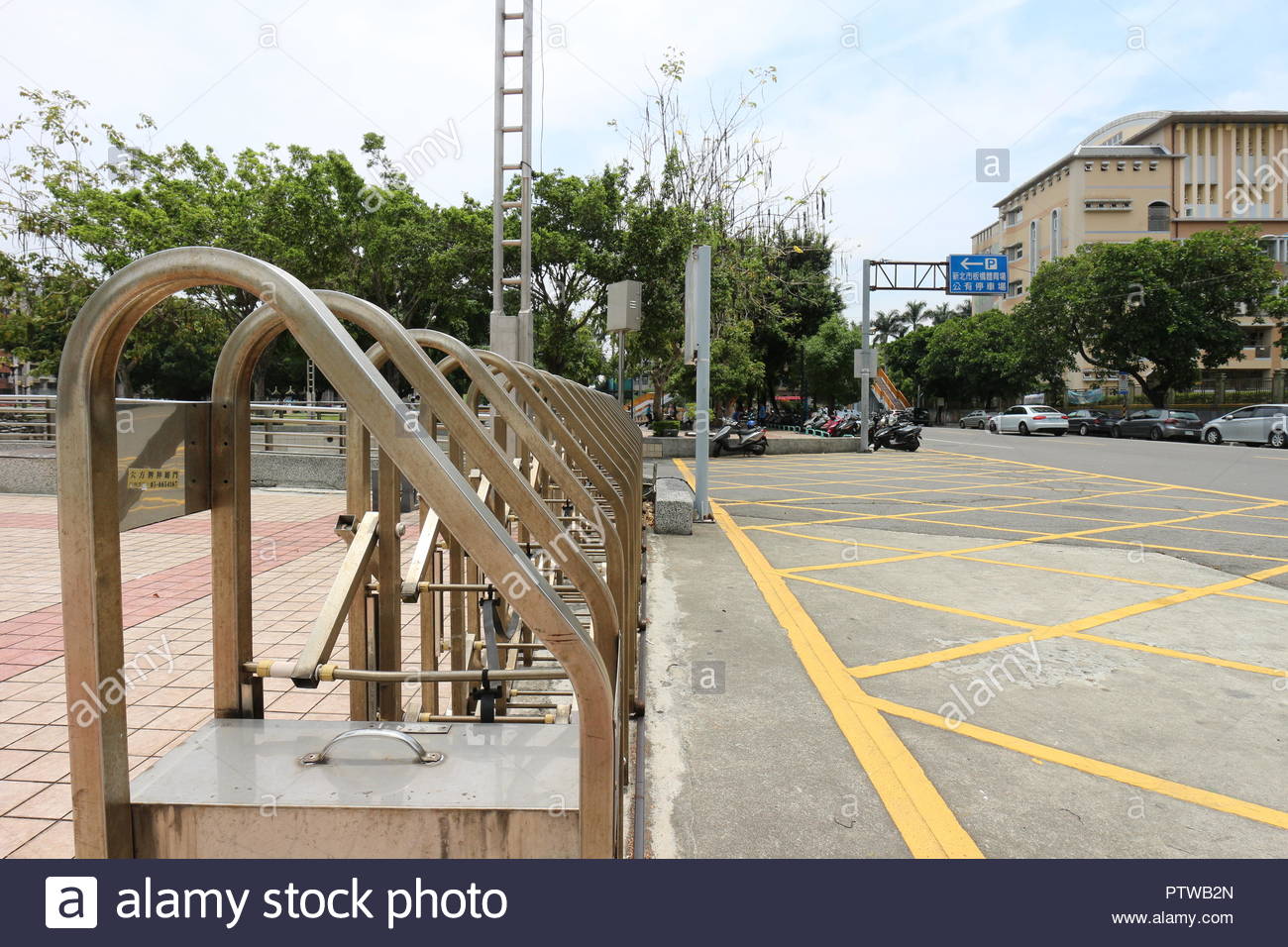retractable outdoor fence expandable steel gate technology retractable fence building parking area outdoor retractable outdoor fence expandable steel gate technology retractable fence building parking area outdoor