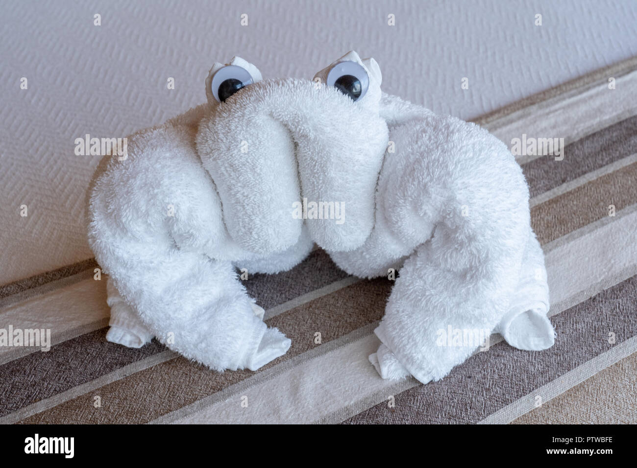 Towel art hi-res stock photography and images - Alamy