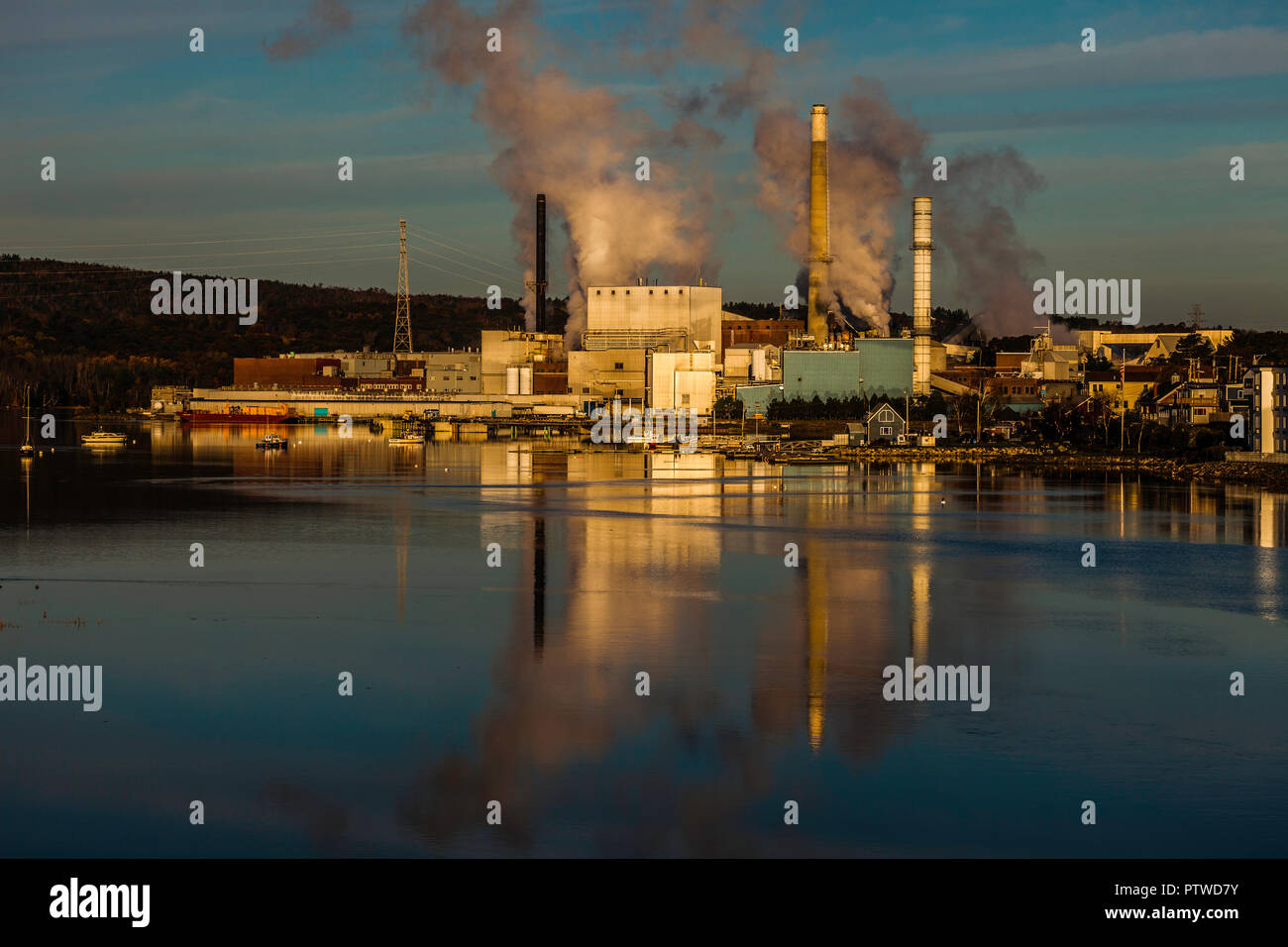 Verso paper mill hires stock photography and images Alamy