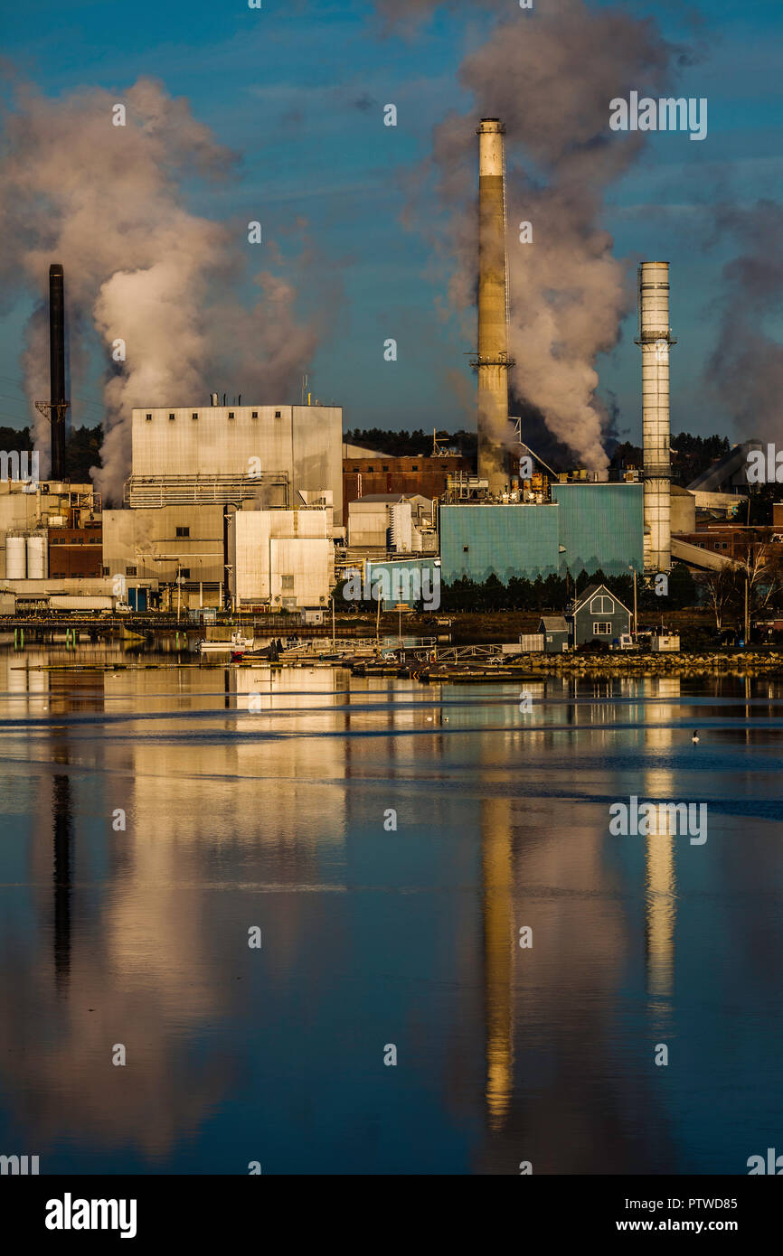 Verso paper mill hires stock photography and images Alamy