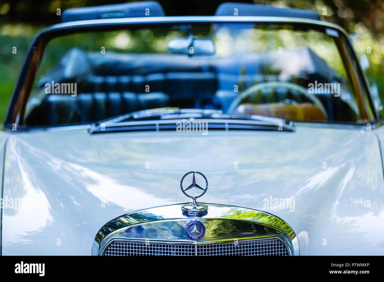 Mercedes benz 19 hi-res stock photography and images - Page 3 - Alamy