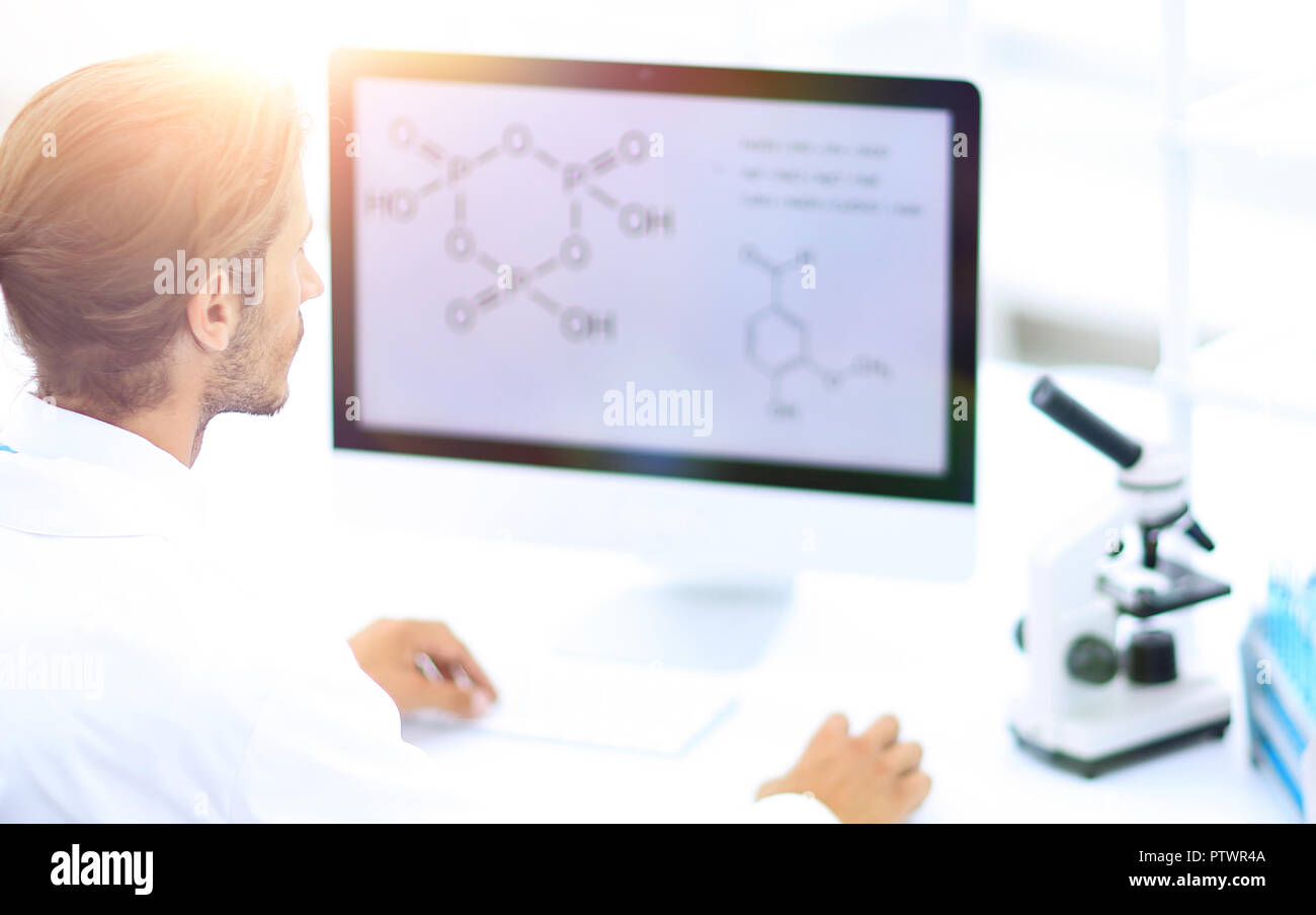 Young man working in a medical lab using a computer Stock Photo