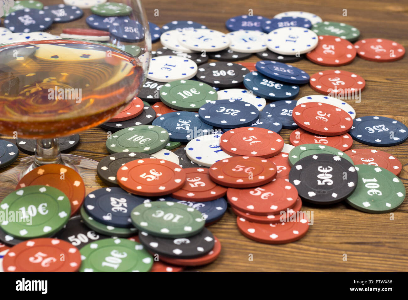 Poker chips and drink hires stock photography and images Alamy