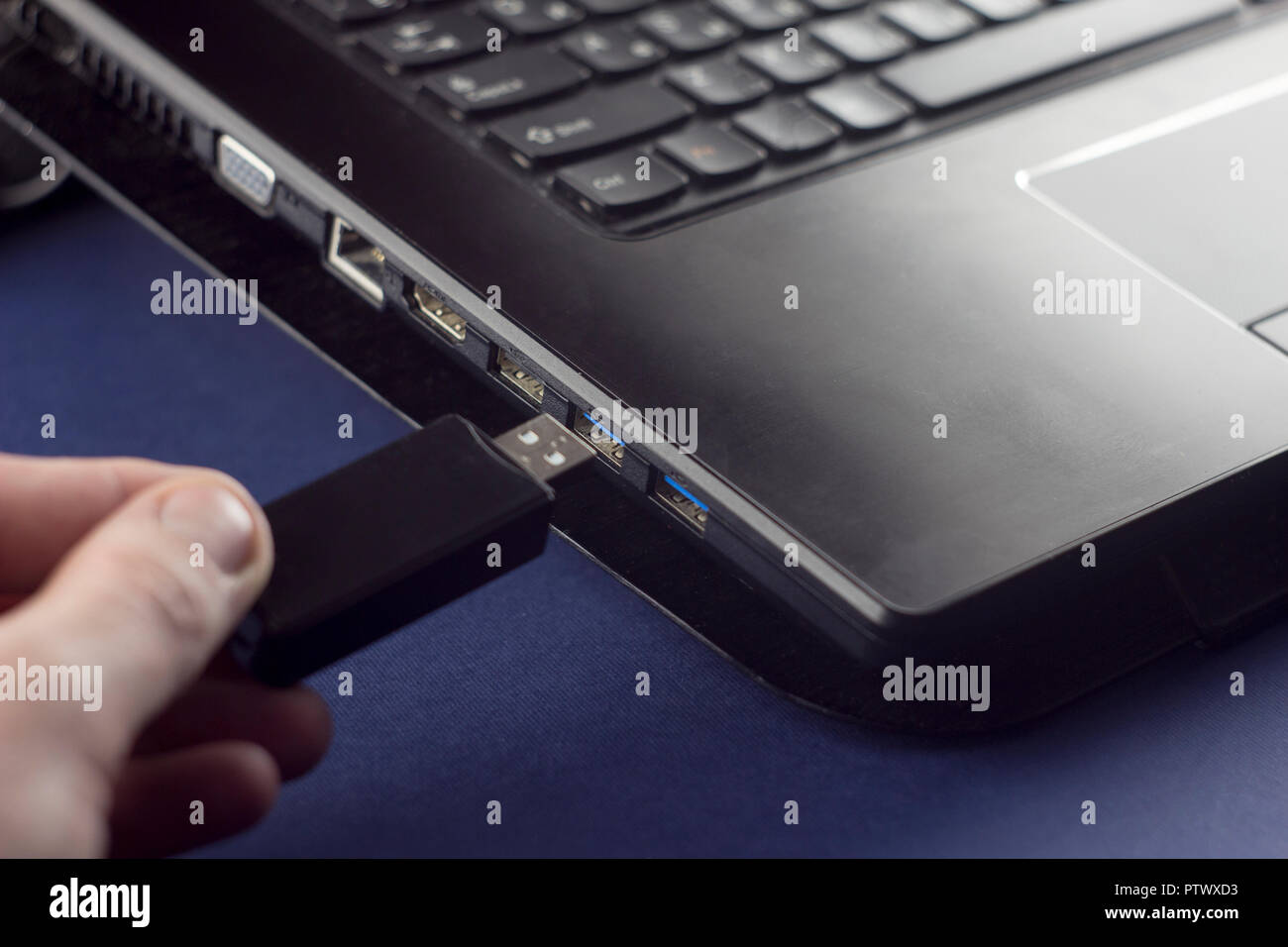 Inserting sd card laptop hires stock photography and images Alamy