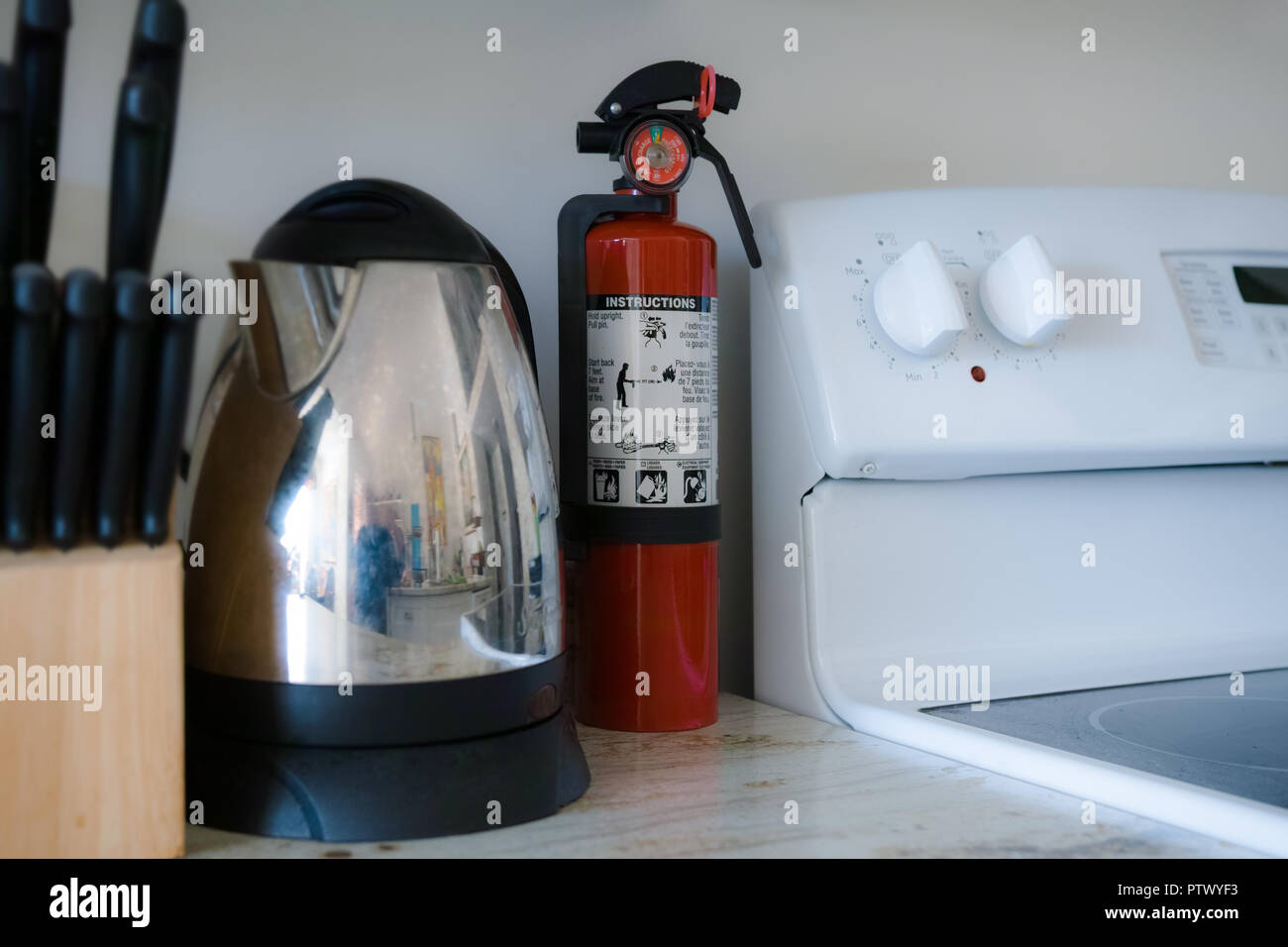 Fire extinguisher kitchen hires stock photography and images Alamy