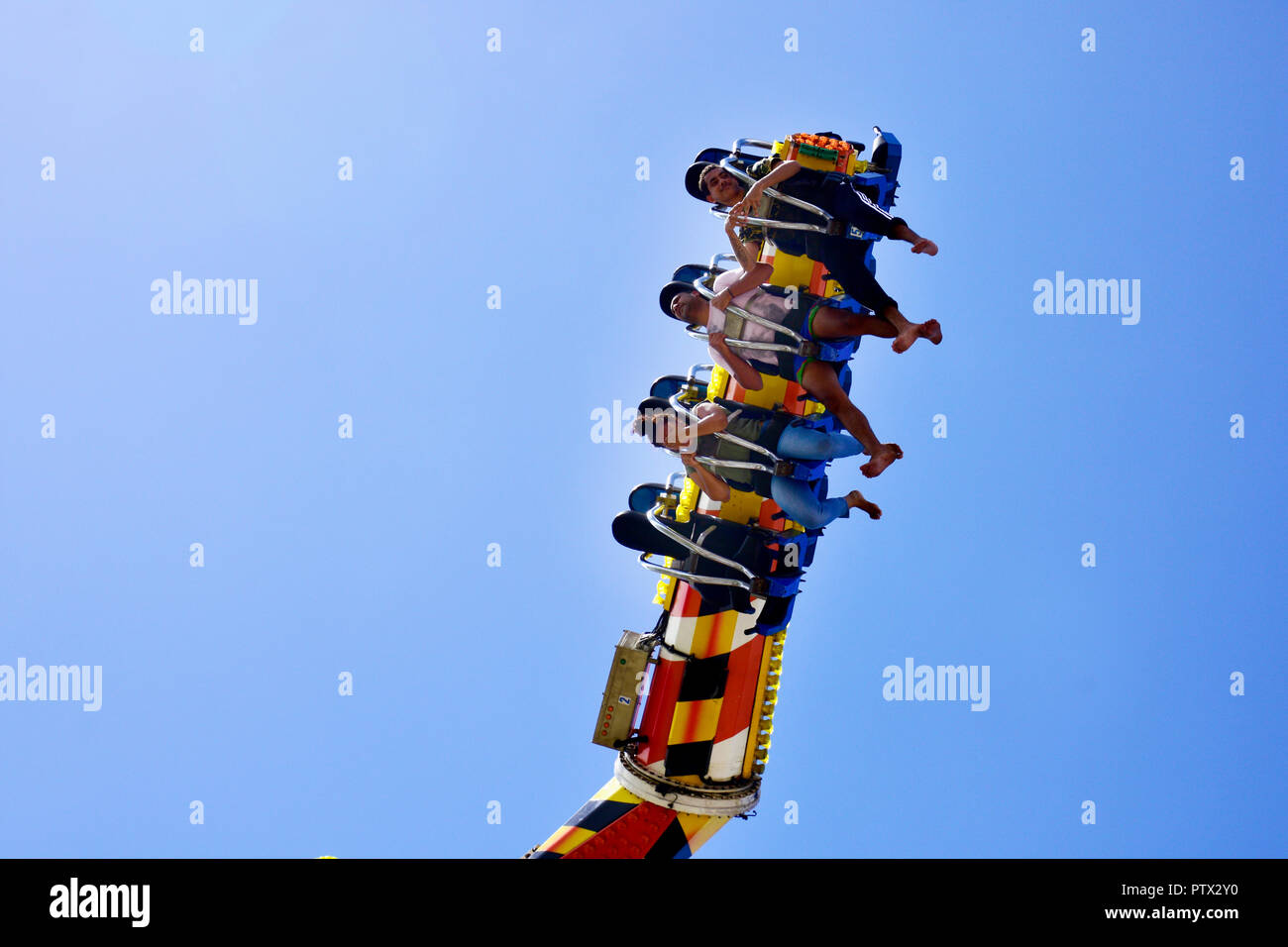 FUN ON SHOW RIDES Stock Photo - Alamy