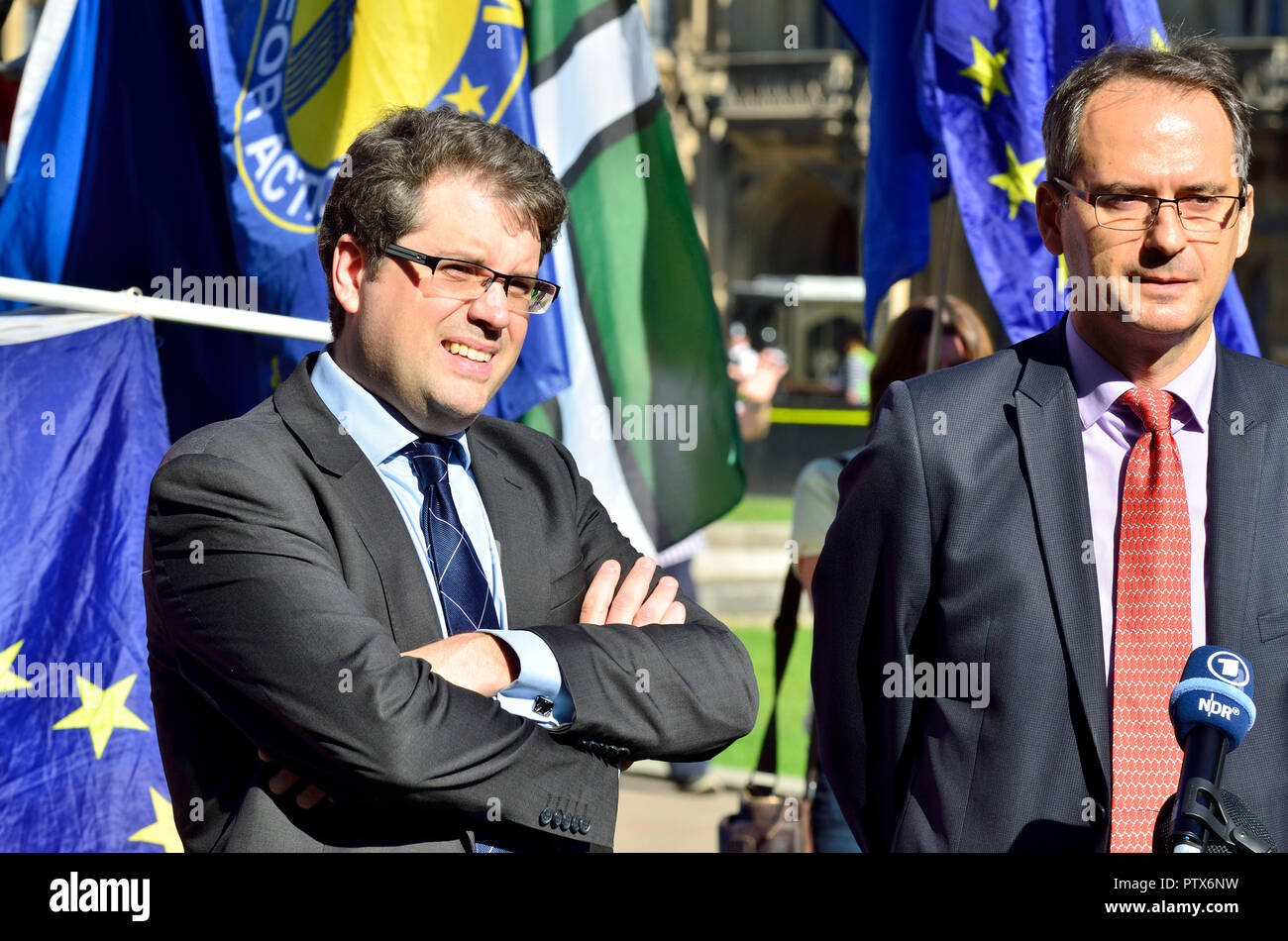 Eliot Higgins and Christo Grozev of Bellingcat online investigations, at a  press conference to discuss the identities of the Skripal poisoners, 9th Oc  Stock Photo - Alamy