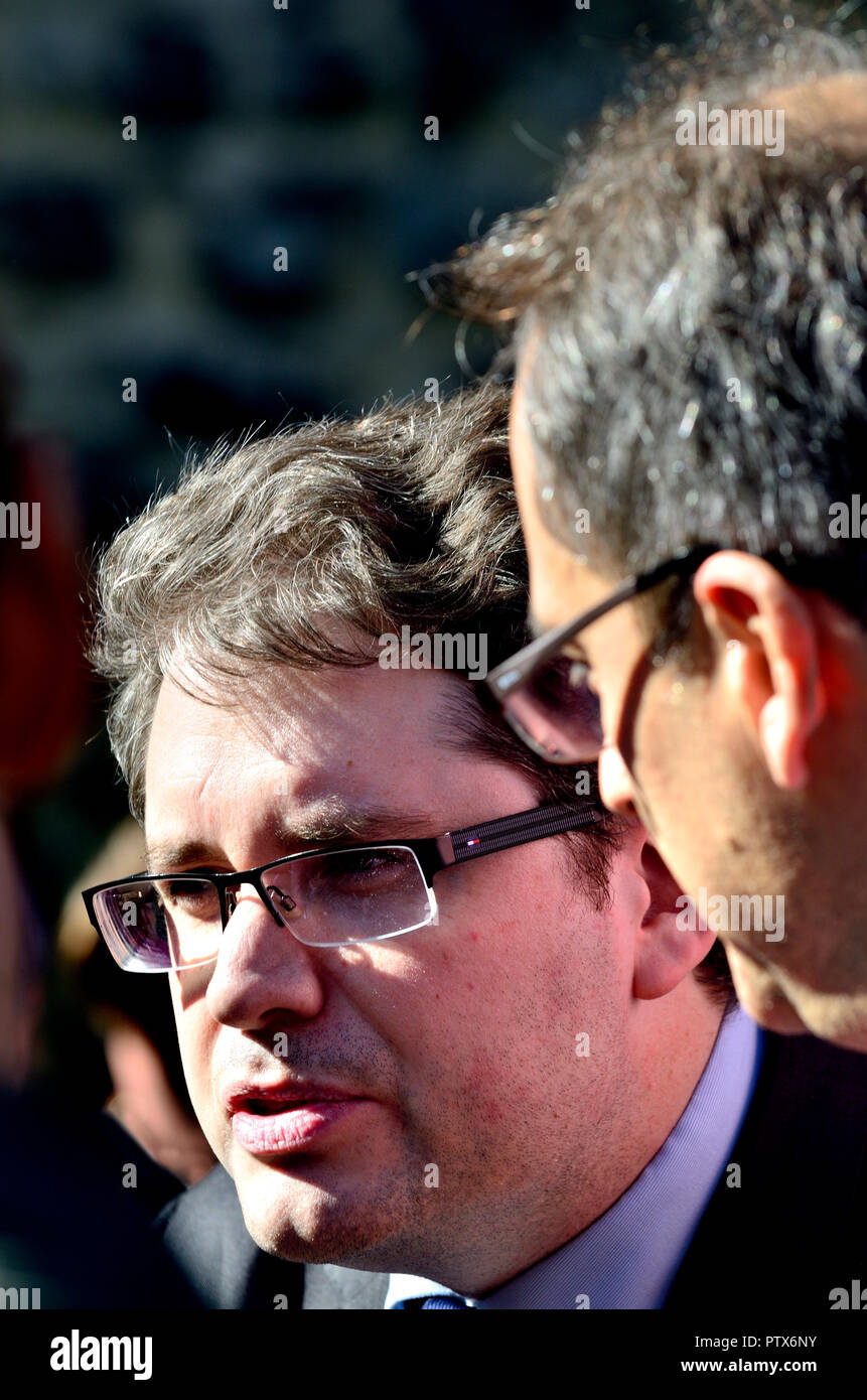 Eliot Higgins and Christo Grozev of Bellingcat online investigations, at a  press conference to discuss the identities of the Skripal poisoners, 9th Oc  Stock Photo - Alamy