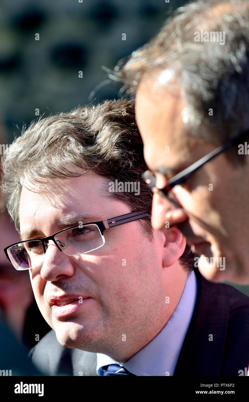 Eliot Higgins and Christo Grozev of Bellingcat online investigations, at a  press conference to discuss the identities of the Skripal poisoners, 9th Oc  Stock Photo - Alamy