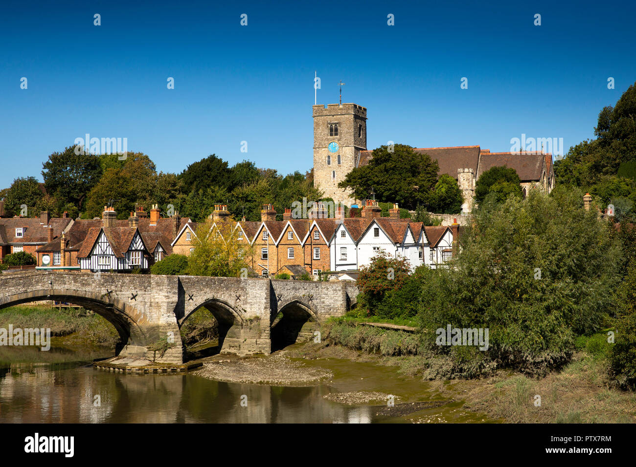 UK, Kent, Maidstone, Aylesford, ancient medieval bridge over River