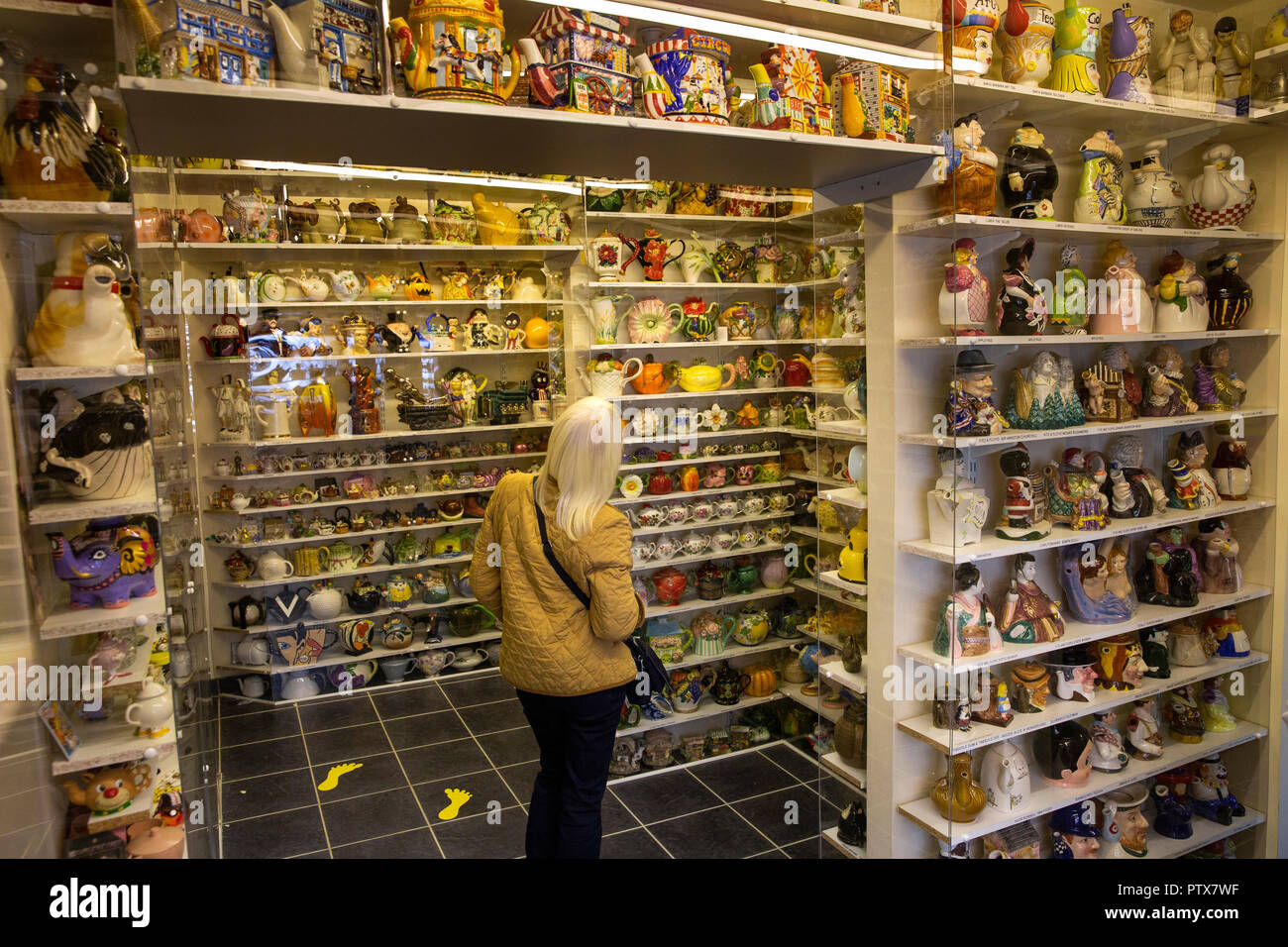 UK, Kent, Maidstone, Yalding, Teapot Island, visitor looking at world’s