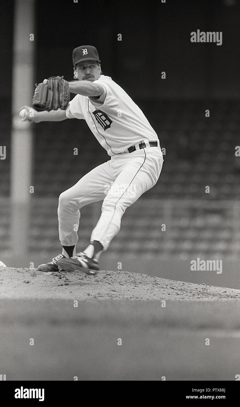 1970s, professional male baseball player in the Major League Baseball (MLB), USA. Picture shows a 'pitcher' on his mound - a low artificial hill - about to the throw the ball (pitch) during a training or practice session at the stadium. Stock Photo