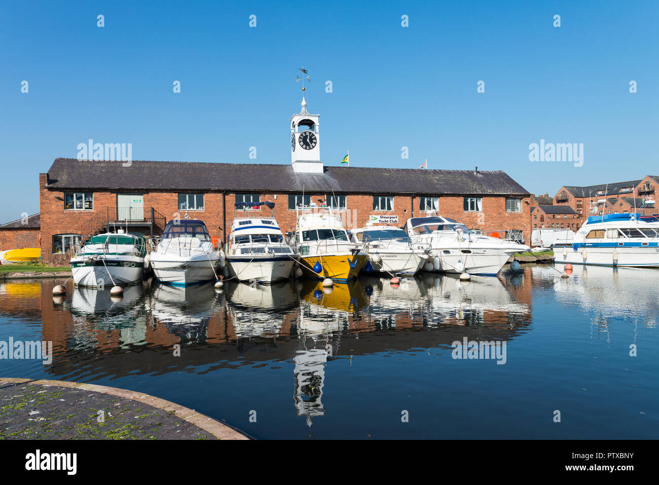 Boats moored at the Marina by the Yacht Club in Stourport Basin ...