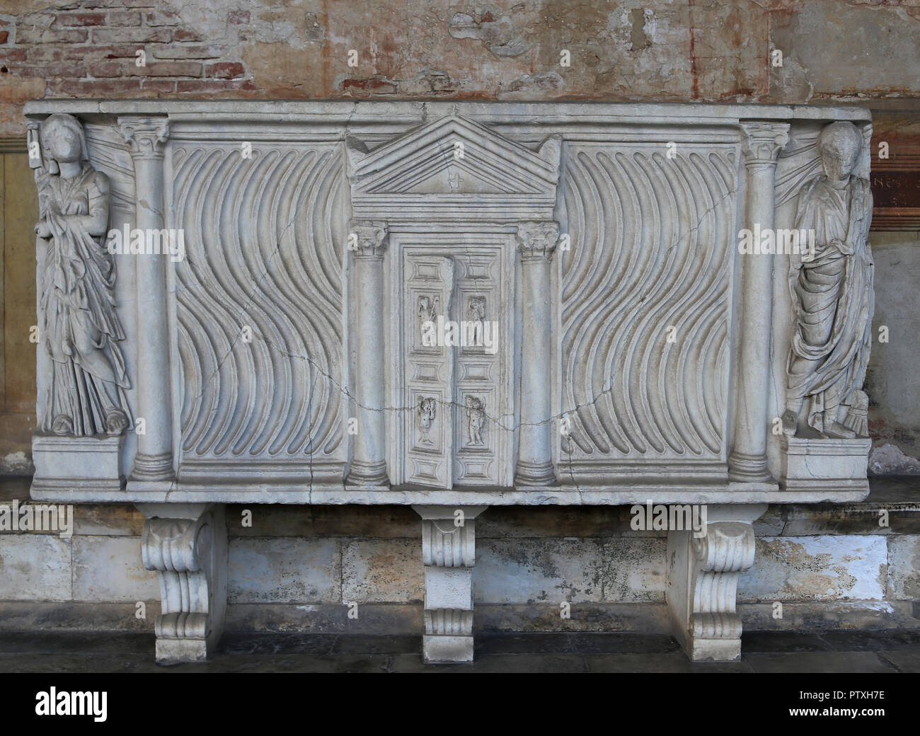 Italy. Pisa. CampoSanto. Roman sarcophagus. Door to the afterlife, strigilated ornament and portraits of the deceased. 3rd CE Stock Photo