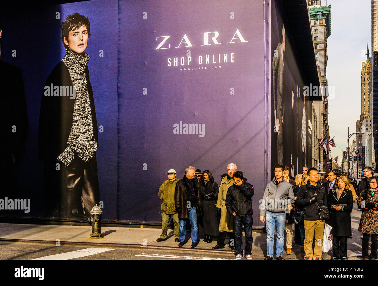Zara Fifth Avenue Manhattan New York, New York, USA Stock Photo - Alamy