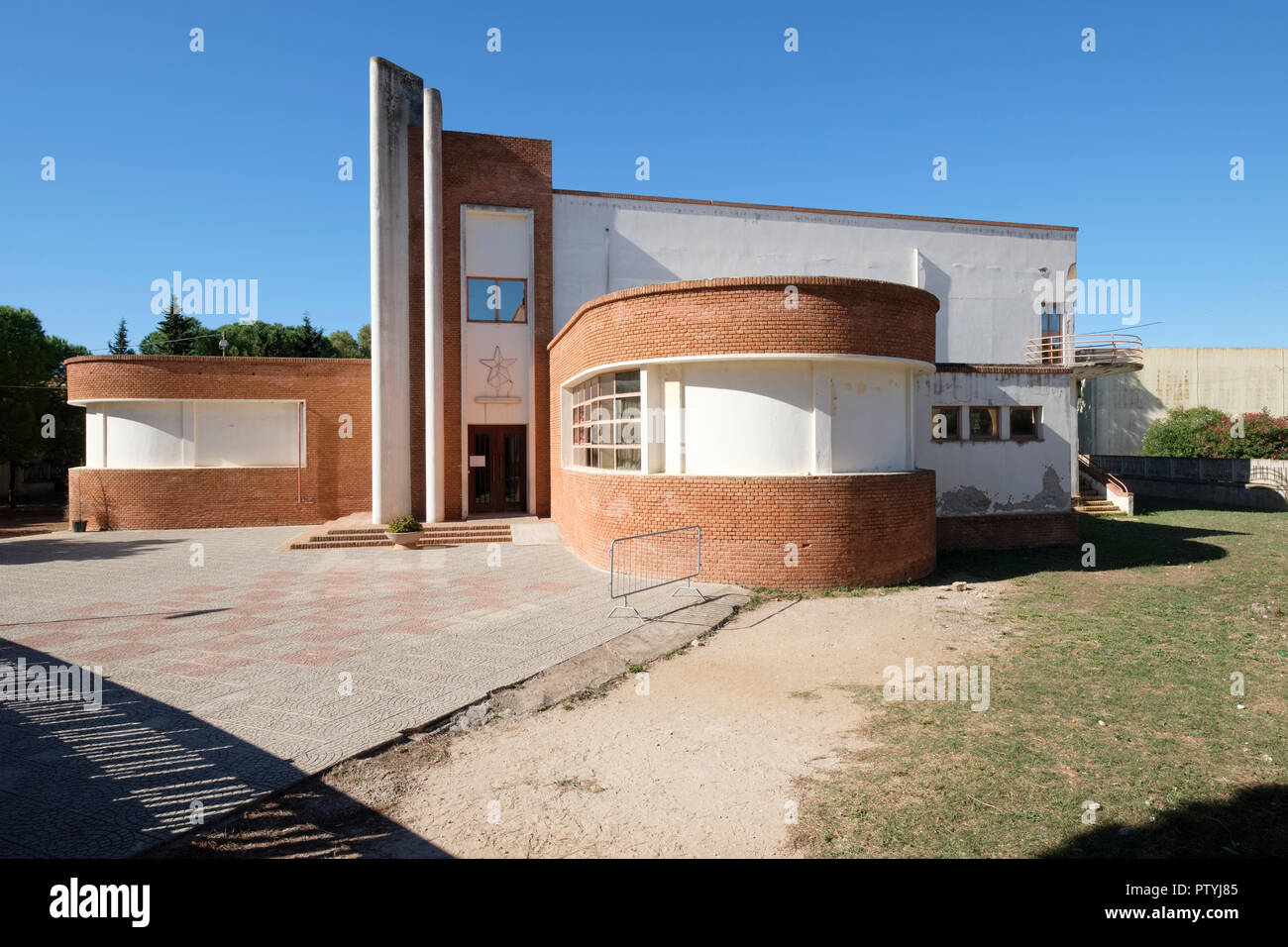 Fascist architecture, Italian rationalist style elementary school, 1936, Arturo Miraglia (Scuola elementare), Fertilia, Alghero, Sardinia, Italy Stock Photo