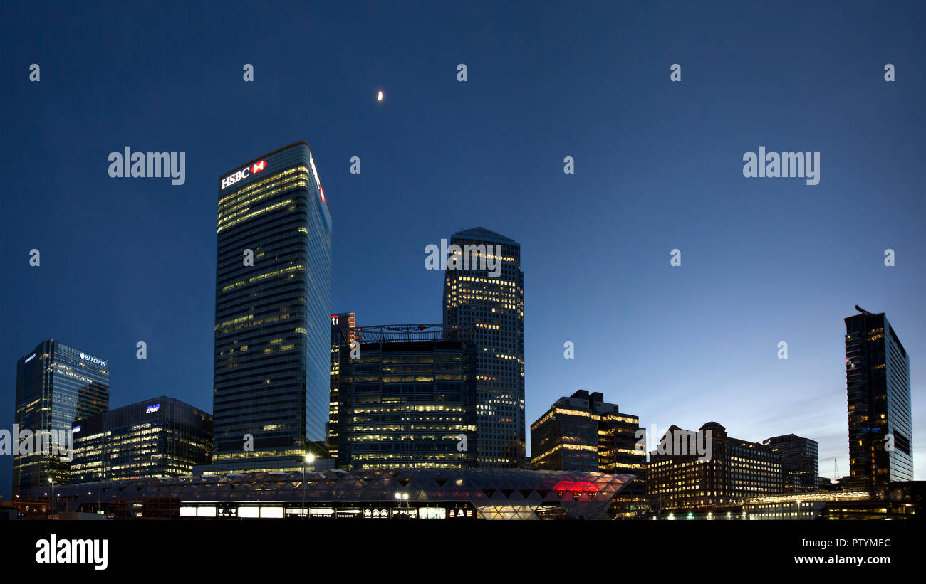 Kpmg canary wharf hi-res stock photography and images - Alamy