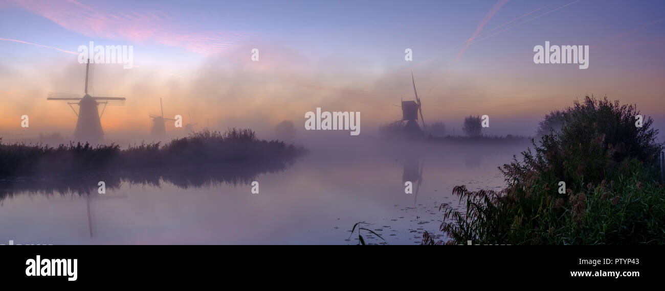 Early Morning Mist On An Autumn Morning In The Kinderdijk Unesco Heritage Centre Of Windmills Near Rottterdam Netherlands Stock Photo Alamy
