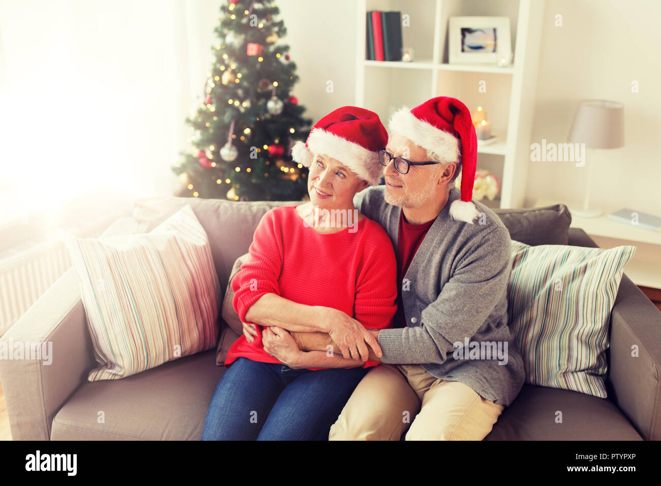 https://c8.alamy.com/comp/PTYPXP/happy-senior-couple-in-santa-hats-at-christmas-PTYPXP.jpg