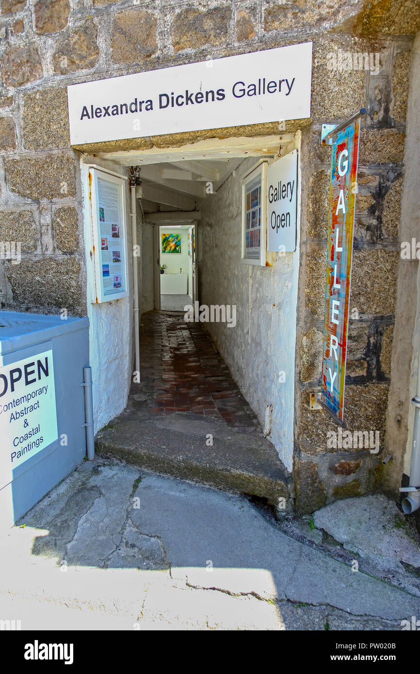 Alexandra dickens hires stock photography and images Alamy