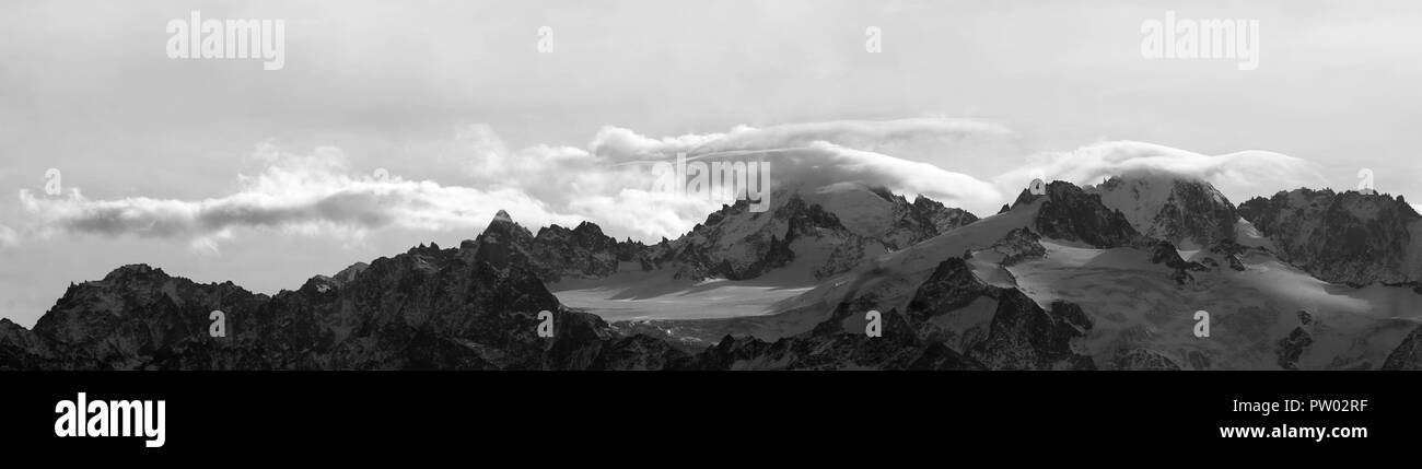 Black and white mountainscape hi-res stock photography and images - Alamy