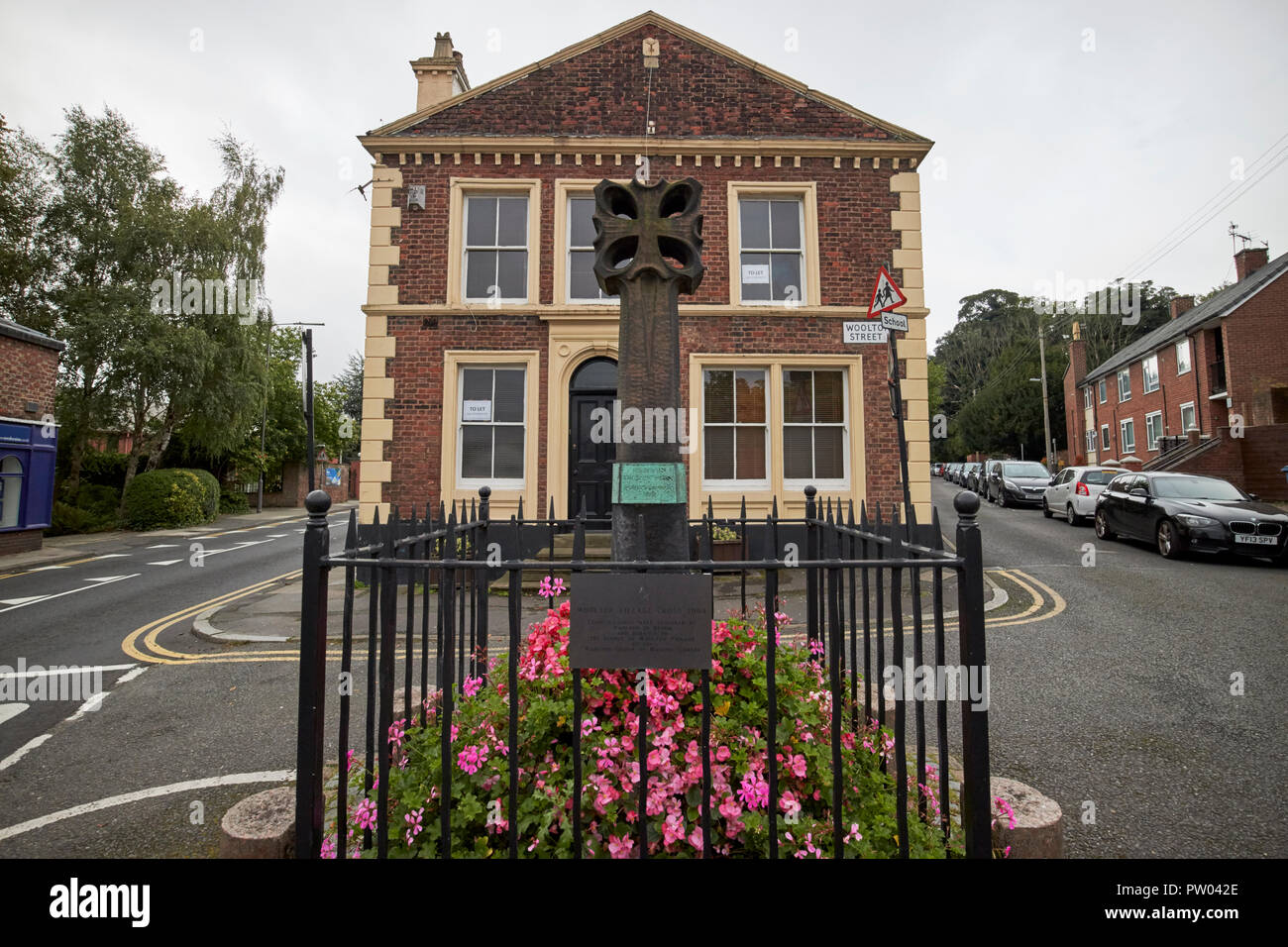 Woolton village cross hires stock photography and images Alamy