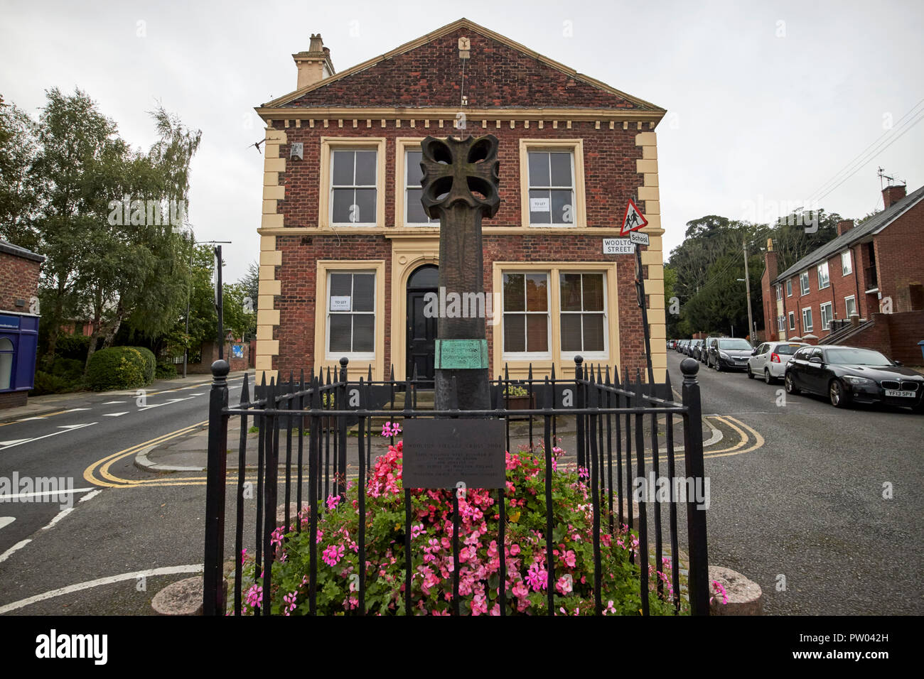 Woolton Cross village cross in Liverpool Merseyside England UK Stock Photo