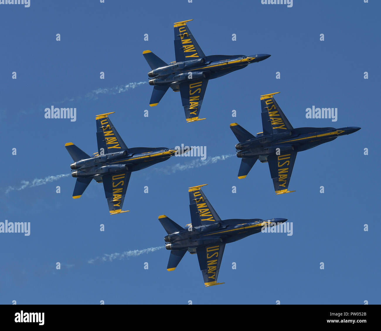 181007-N-ZC358-0402 SAN FRANCISCO (October 7, 2018) The U.S. Navy flight demonstration squadron, the Blue Angels, diamond pilots perform the Burner 270 maneuver during the 2018 San Francisco Fleet Week Air Show. The Blue Angels are scheduled to perform more than 60 demonstrations at more than 30 locations across the U.S. and Canada in 2018. (U.S. Navy photo by Mass Communication Specialist 2nd Class Jess Gray/Released) Stock Photo